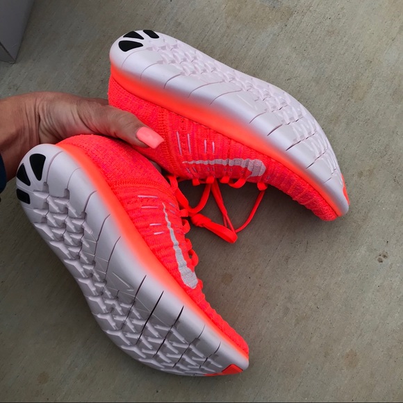 NEW 💥 NIKE FLYKNIT FREE RN SZ 8 WOMEN - Picture 8 of 8